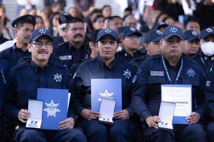 Policías condecorados resaltan experiencias de más de 20 años