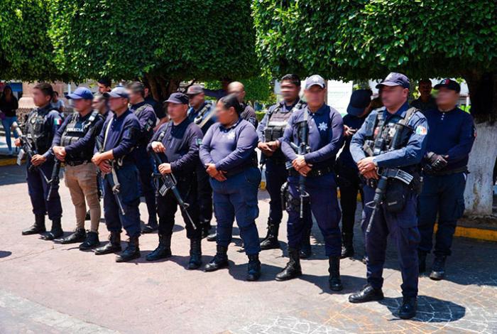 Policías de Ario huyen tras ser alertados de un operativo de la FGE; alcaldía lo niega