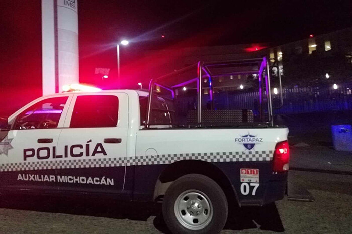 Policías encuentran un explosivo en Apatzingán y detona; hay un policía herido en una pierna