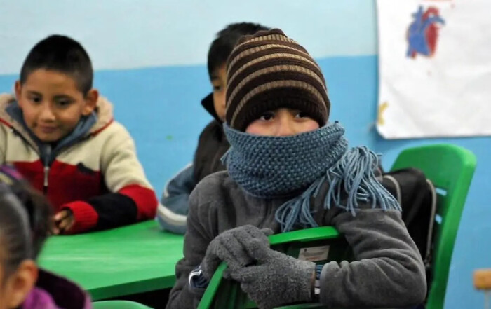 Por bajas temperaturas recorren horarios de entrada en escuelas de Michoacán