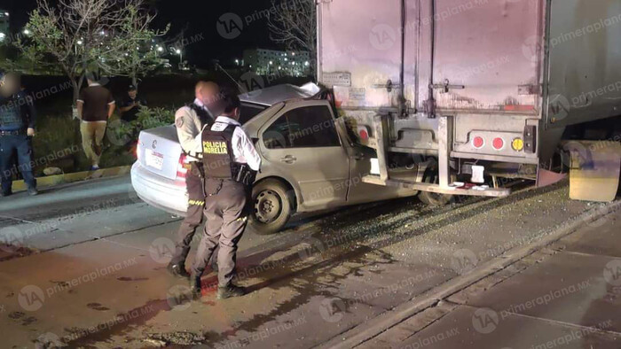 Por copas de más, choca contra camión de carga en Morelia