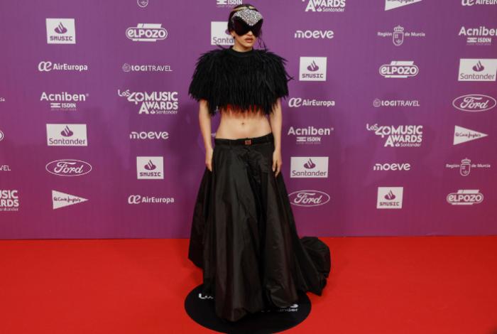 "Por fin vas a terapia, vas al psicólogo y también psiquiatra": Rosalía interpreta 'La Perla' en el show de Jimmy Fallon