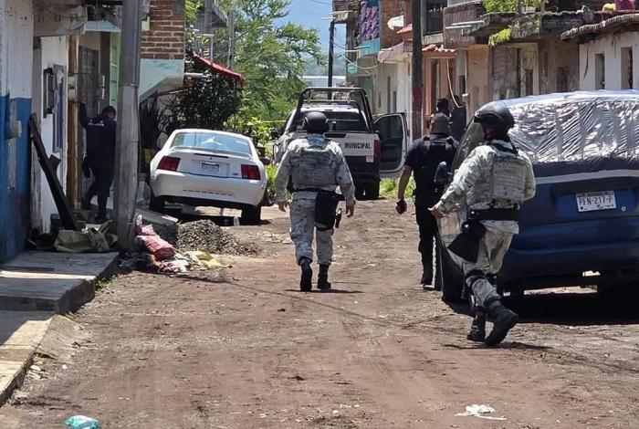 Por razones desconocidas asesinan a balazos a un hombre al interior de su domicilio en Jacona