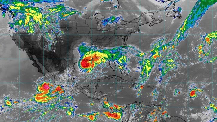 Posible ciclón en Michoacán y tormenta tropical 21 ‘salpicarán’ México