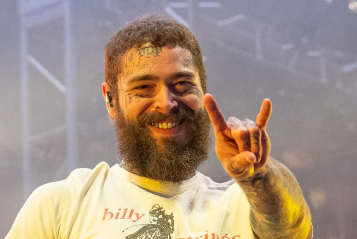 Post Malone sufre caída en concierto en India