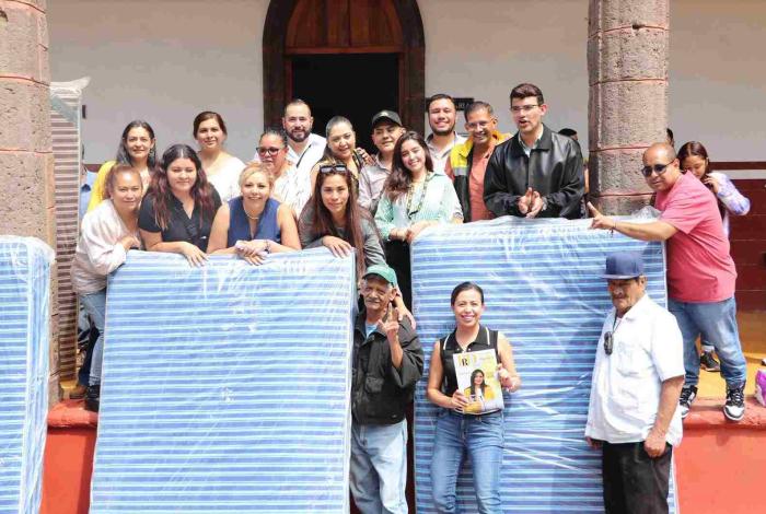 PRD Michoacán entrega víveres recolectados a familias afectadas por las lluvias en Purépero