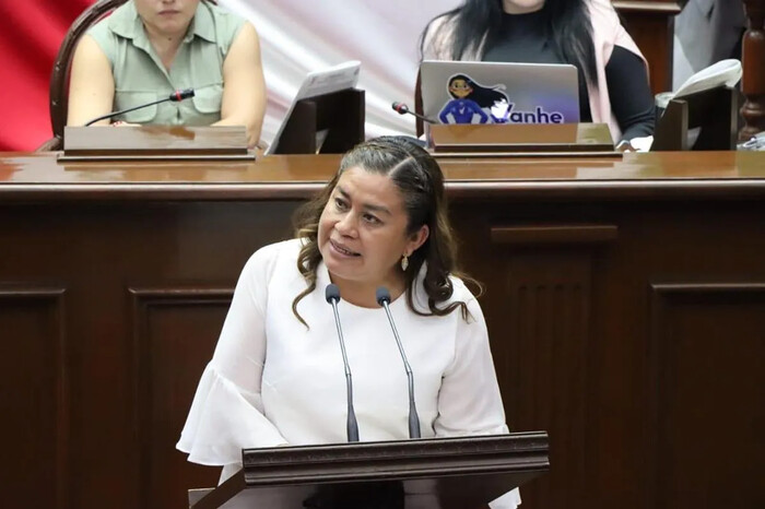 Presenta Belinda Iturbide iniciativa que regule la IA en la educación de Michoacán