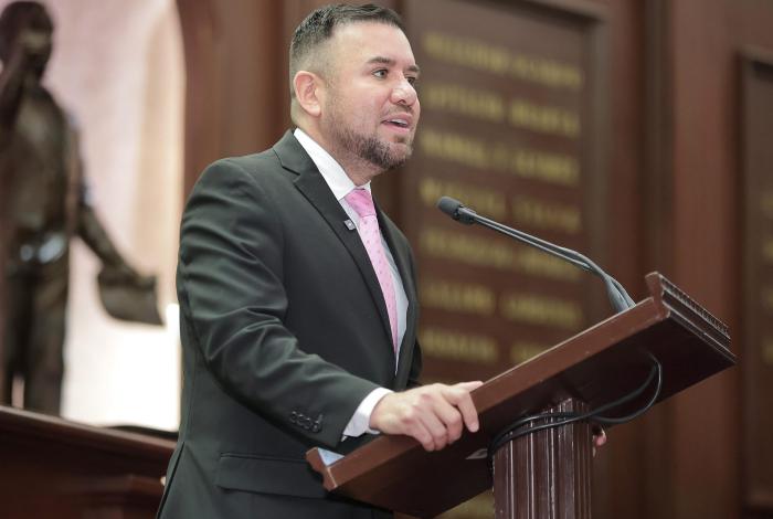 Presenta Reyes Galindo iniciativa para impulsar empresas familiares en Michoacán