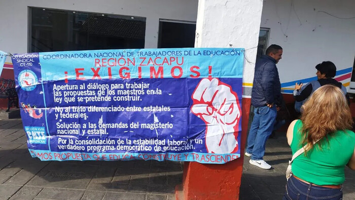 Presidencias municipales y oficinas de rentas bloqueadas este jueves por el magisterio en Michoacán