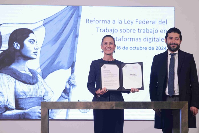 PRESIDENTA CLAUDIA SHEINBAUM FIRMA INICIATIVA DE REFORMA PARA ASEGURAR DERECHOS A TRABAJADORES DE PLATAFORMAS DIGITALES EN EL PAÍS