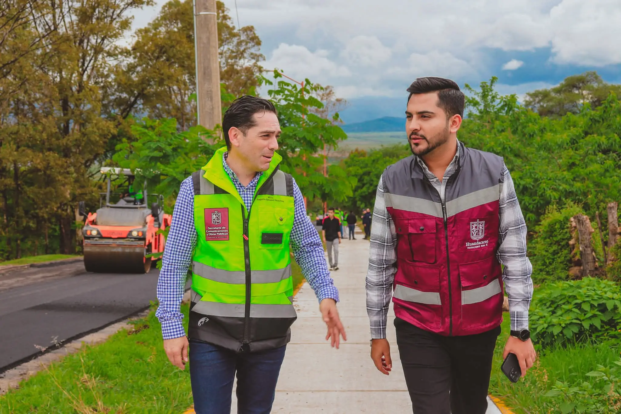 Presidente Municipal Alexis Velázquez supervisa obra del tramo carretero San José Cuaro–Tupátaro junto al Secretario de Comunicaciones y Obras Públicas de Michoacán