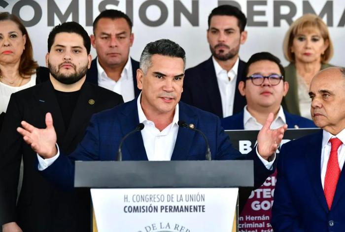 PRI pide renuncia de Adán Augusto López del Senado