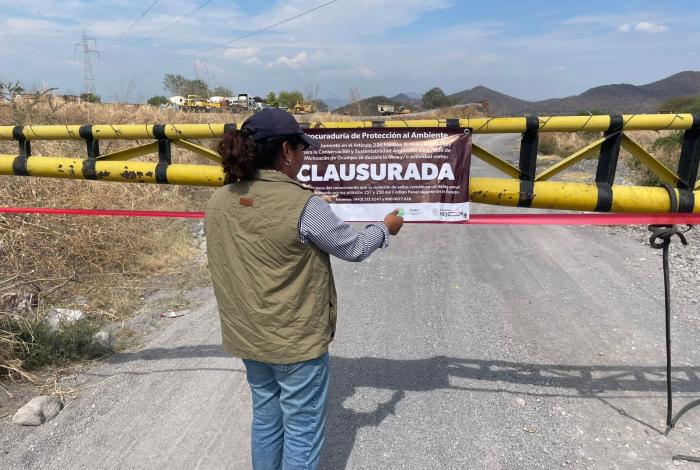 Proam clausura banco de arena en Múgica por incumplimiento a regulación ambiental