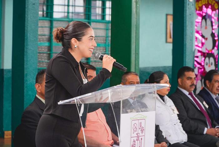 Programa ¡YoContigo Aprendo Inglés! llega a las primarias de Ario: Yohana Mendoza