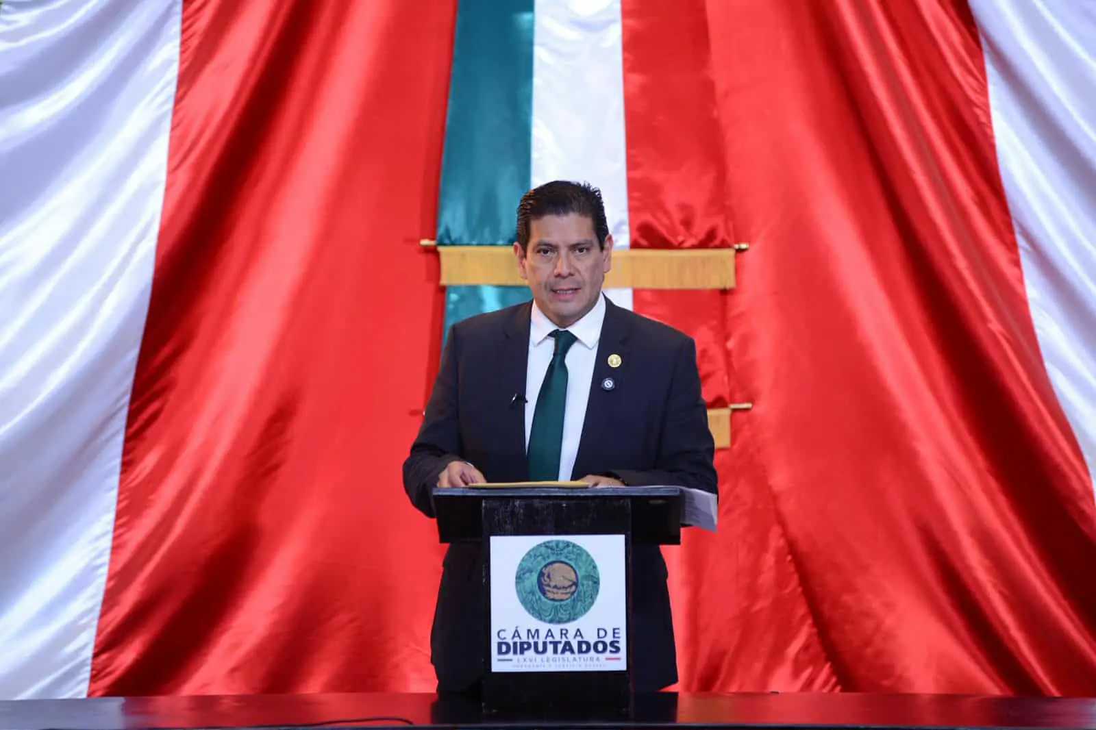 Propone Ernesto Núñez Aguilar iniciativa contra el ejercicio ilegal de la medicina