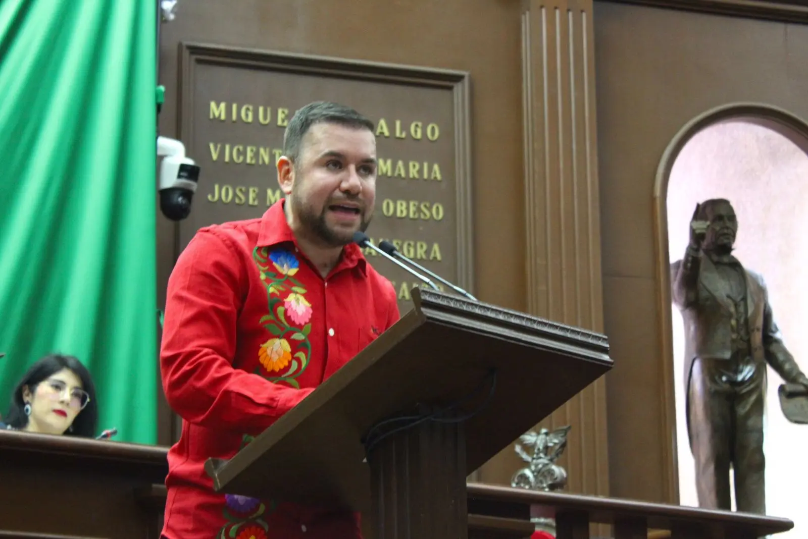 Propone Reyes Galindo reducción de regidores en municipios de Michoacán