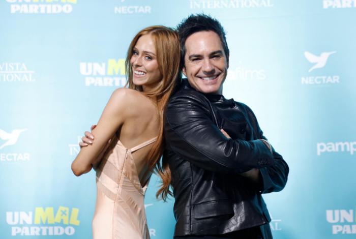 Protagonizan Mauricio Ochmann, Loreto Peralta y Ana Layevska 'Un mal partido', crítica a la sobreprotección paterna