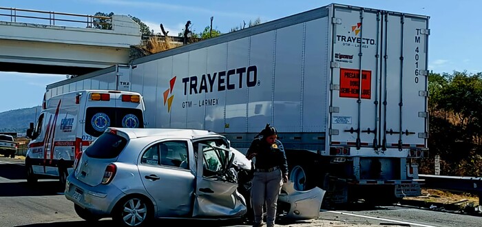 Protagonizan tráilers accidentes en autopistas de Michoacán