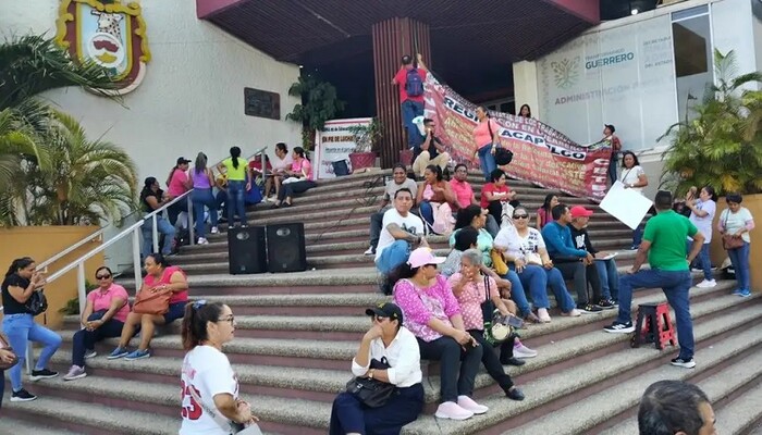 Protestan docentes en varios estados contra reforma a ley del Issste