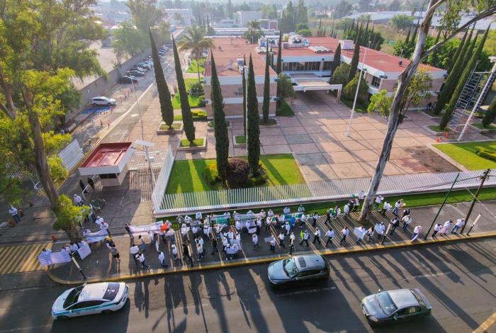 Protestan jubilados de CFE contra reducción de pensiones