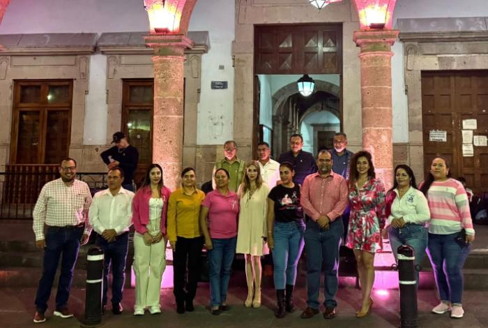 Puruándiro se ilumina de rosa