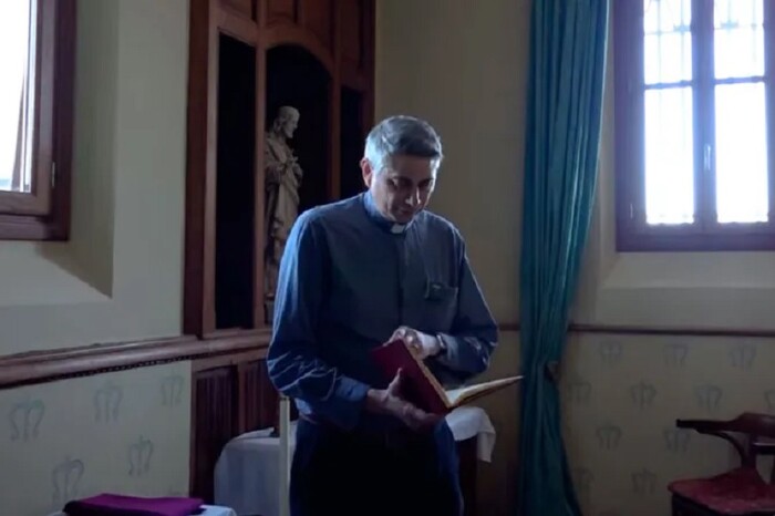 ¿Qué es un exorcismo y qué hace un exorcista? Responde sacerdote católico francés