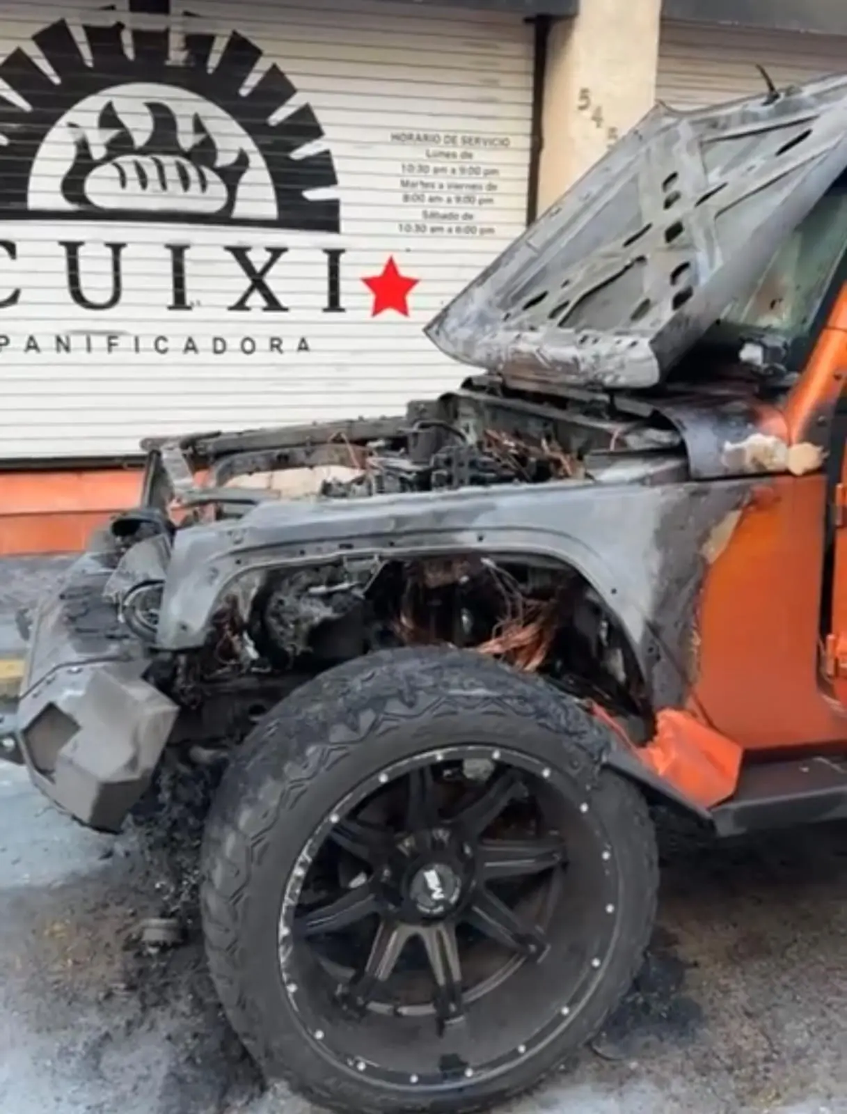 Queda grabado en video responsable de incendiar vehículo en Morelia