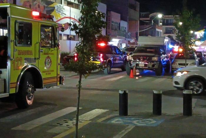 Quema de castillo moviliza a bomberos por reporte de explosión en la Ventura Puente