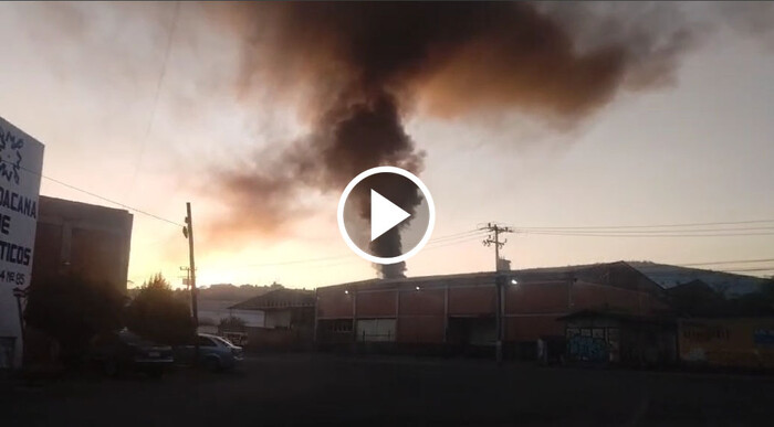 Quema de neumáticos provocó densa nube negra en Morelia