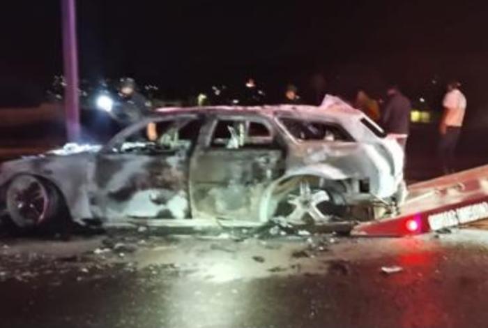 Queman vehículo en la carretera Zinapécuaro-Maravatío