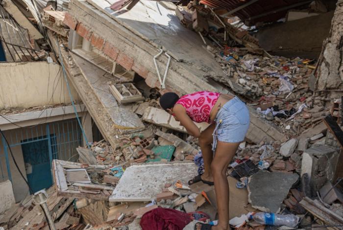 “Queremos sacar a mi papá de ahí": Venezolana cuenta como se derrumbó su casa con todos dentro