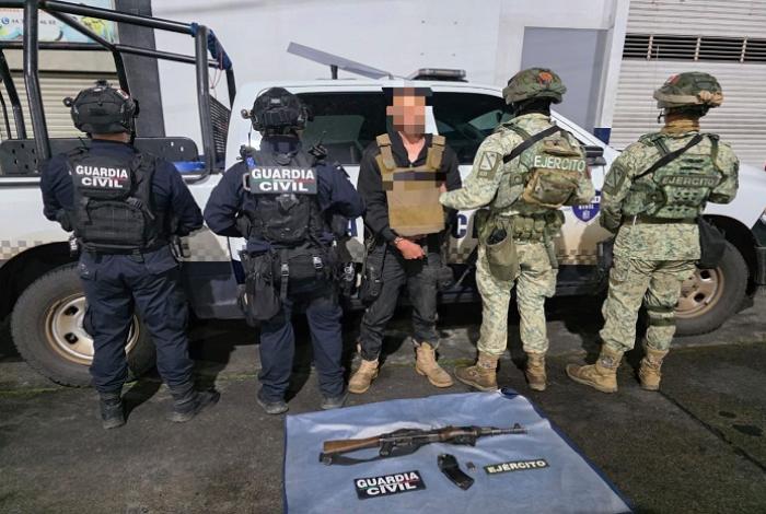 Quitan al crimen en Zitácuaro 10 vehículos y 245 artefactos explosivos