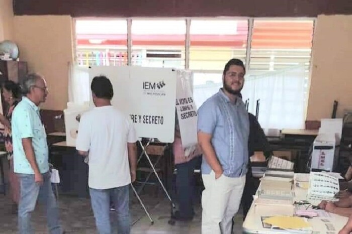 Rafa García emite su voto y llama a participar en la jornada electoral