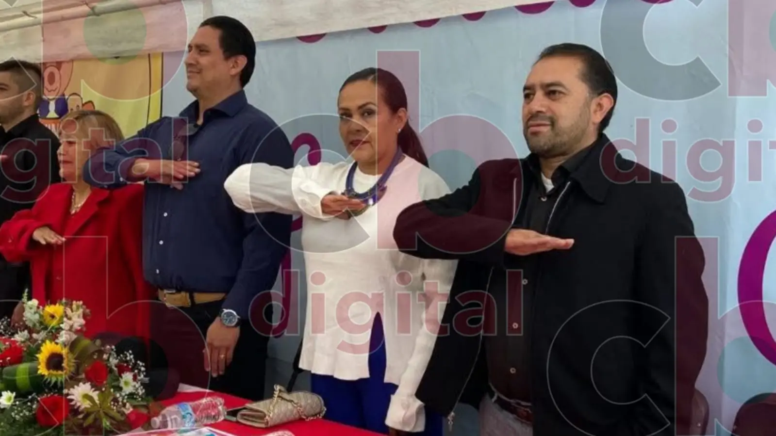Ramón Carranza García asiste a ceremonias de graduación en Huaniqueo