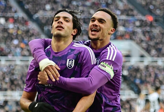 Raúl Jiménez anota su noveno gol en la temporada de la Premier en victoria del Fulham