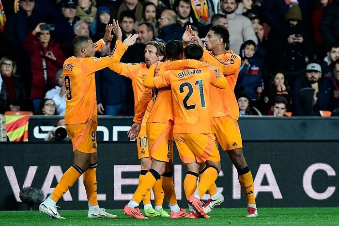 Real Madrid se corona líder de LaLiga tras remontar contra Valencia