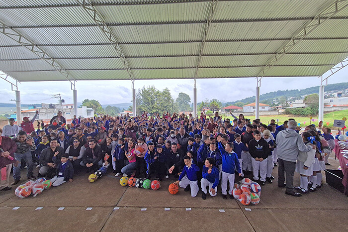 Realizan canje de juguetes bélicos por lúdicos en primaria de Santa Clara del Cobre