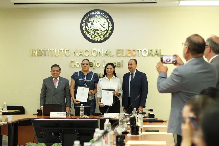 Recibe Araceli Saucedo constancia como senadora electa