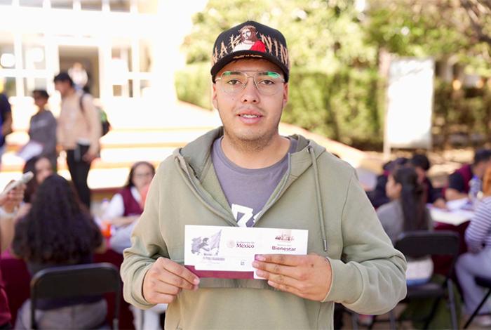 ¿Recibes una beca? Así puedes consultar si ya te depositaron sin salir de casa