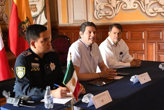 Recicla Alfonso Martínez a excomisionado Bernardo León en Policía Morelia