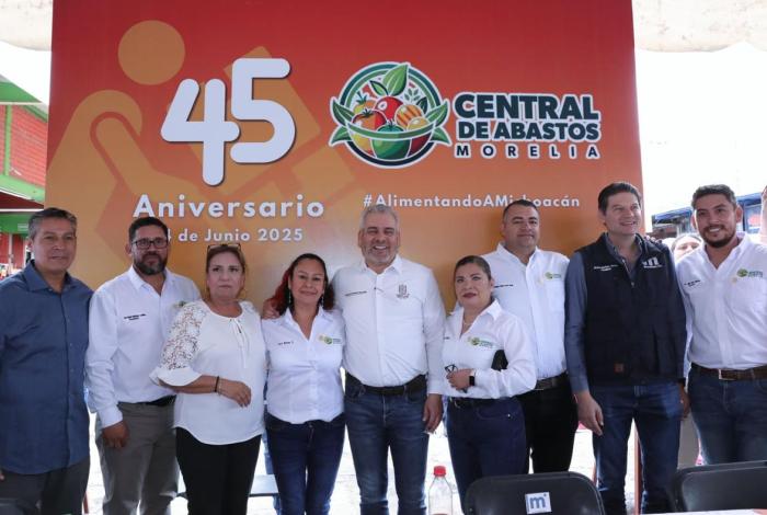 Reconoce Bedolla al Mercado de Abastos por 45 años de ser un centro económico para Morelia