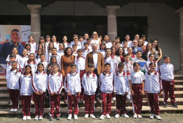 Reconoce Bedolla el talento estudiantil, entrega laptops a los 52 ganadores de la Olimpiada del Conocimiento Infantil 2026