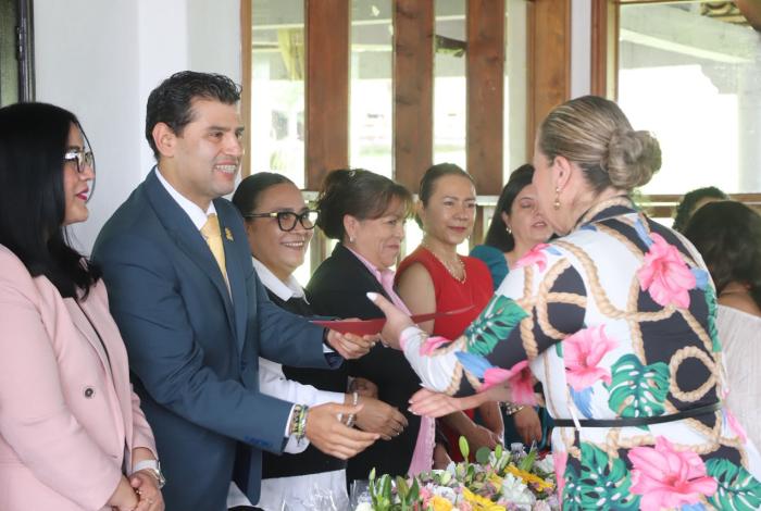 Reconoce Octavio Ocampo a las educadoras del oriente como el pilar fundamental de la niñez