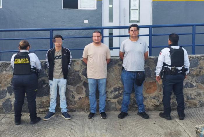 Recuperan camioneta con reporte de robo y detienen a tres hombres en Morelia