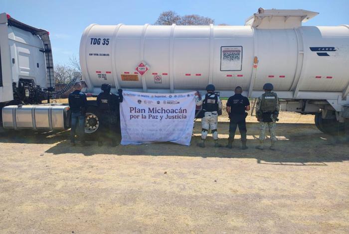 Recuperan tracto camión robad0 en Huetamo