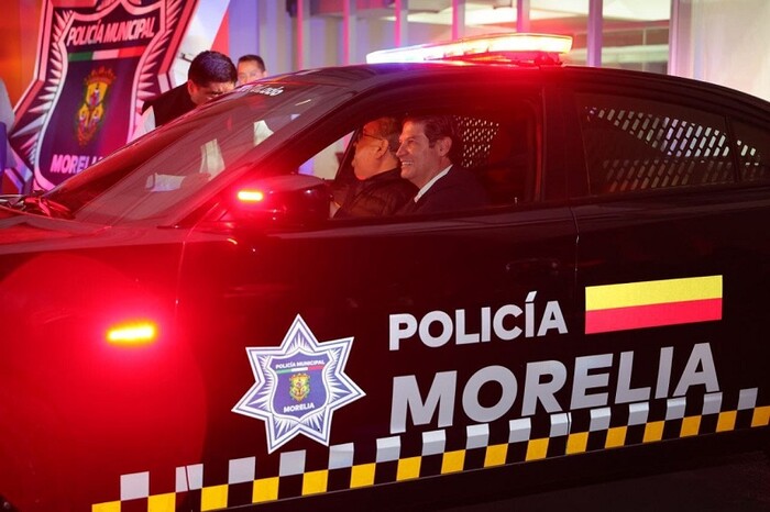 Refuerza Alfonso Martínez a Policía Morelia; entrega 100 patrullas