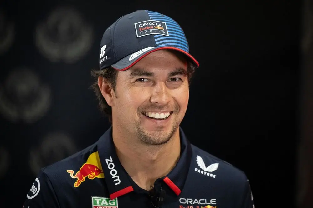 Regresa en 2026 a los circuitos de carreras de Fórmula 1 Sergio “Checo” Pérez, al firmar con la escudería Cadillac