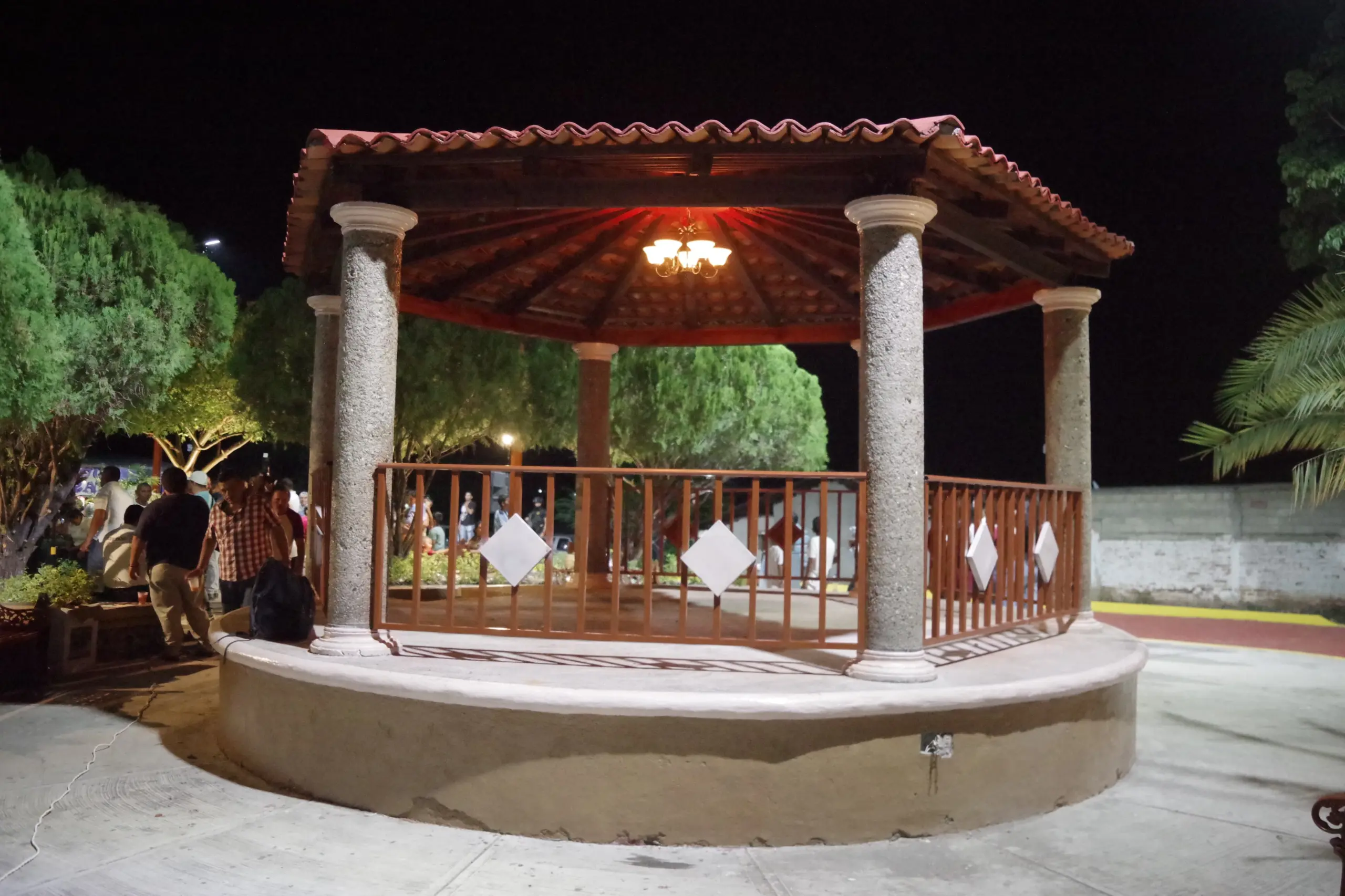 Rehabilita Pablo Varona jardín en Santa Rita