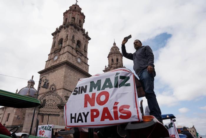Reinician movilizaciones carreteras en Michoacán