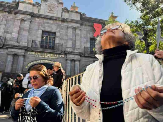 Religiosos y providas hacen rezo masivo para impedir despenalización del aborto